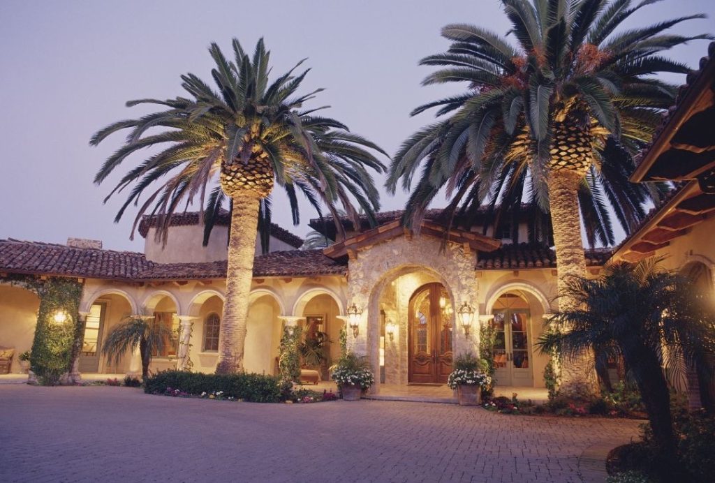 Why Palm Beach Homeowners Hire an Interior Designer Before Construction Begins